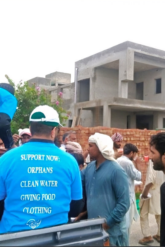 Lahore, Pakistan - Participating in Mobile Food Rescue Program by Distributing Naan, Halwa, and Chilled Rooh Afza to Less Privileged Children & Laborers