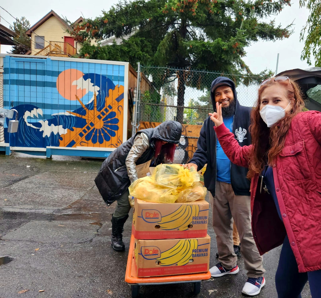 Vancouver, Canada - Honoring URS/Union Sharif of Umm Al-Masakeen (Mother of the Poor) Sayyidatina Zainab bint Khuzaymah ع Beloved Wife Of Sayyidina Muhammad ﷺ by Rescuing & Distributing 300+ Starbucks Meals to Local Community's Homeless Support Center