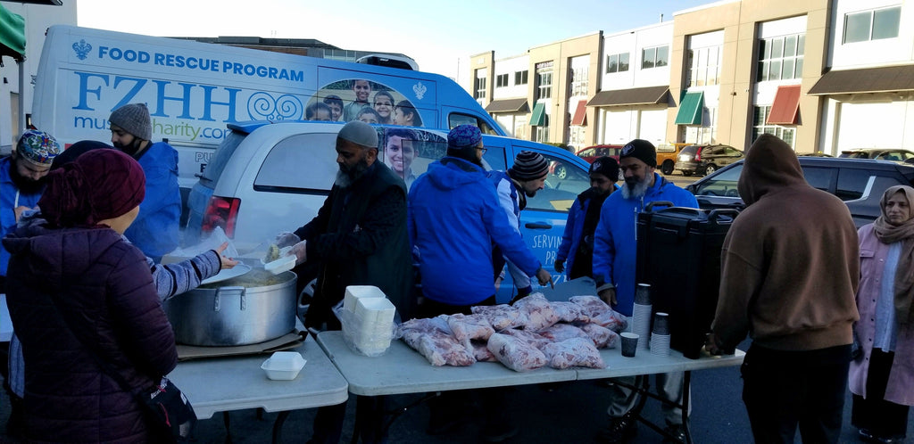 Vancouver, Canada - Participating in Mobile Food Rescue Program by Distributing Hot Meals, Fresh Juices, Fresh Produce & Essential Groceries to 240+ Families at Local Community's Muslim Food Bank