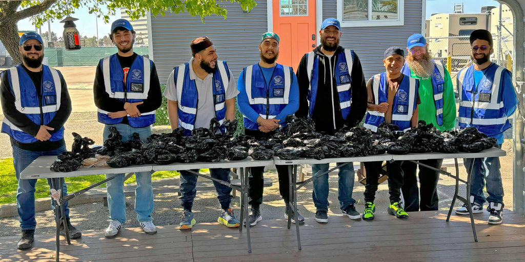 Oakland, California - Participating in Mobile Food Rescue Program by Preparing & Distributing 200+ Freshly Cooked Hot Meals & Water Bottles to Community's Homeless & Less Privileged People