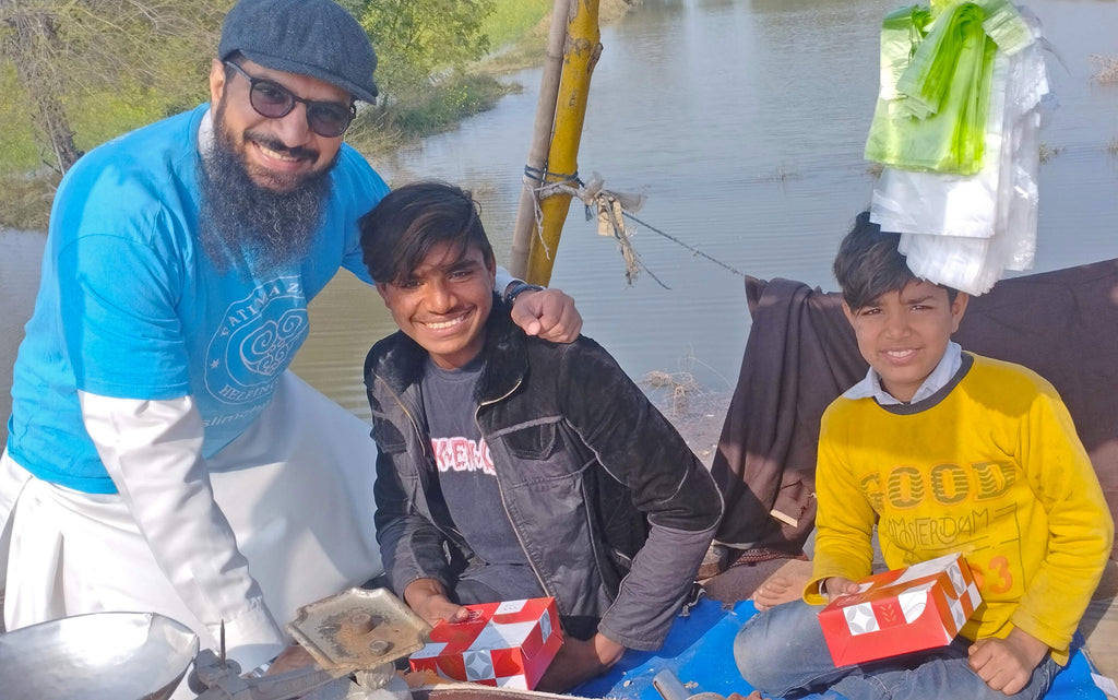 Lahore, Pakistan - Participating in Mobile Food Rescue Program by Distributing 50+ Hot Lunch Boxes to Homeless & Less Privileged Children