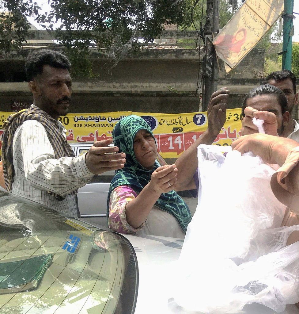 Pakistan - Honoring Holy Third Day of Dhul Hijjah & the Holy Marriage of Sayyiditina Fatima az Zahra ع & Sayyidina Imam Ali ع by Distributing 60+ Hot Meals to People in Need at Community's Holy Shrine of Shah Jamal (RA)