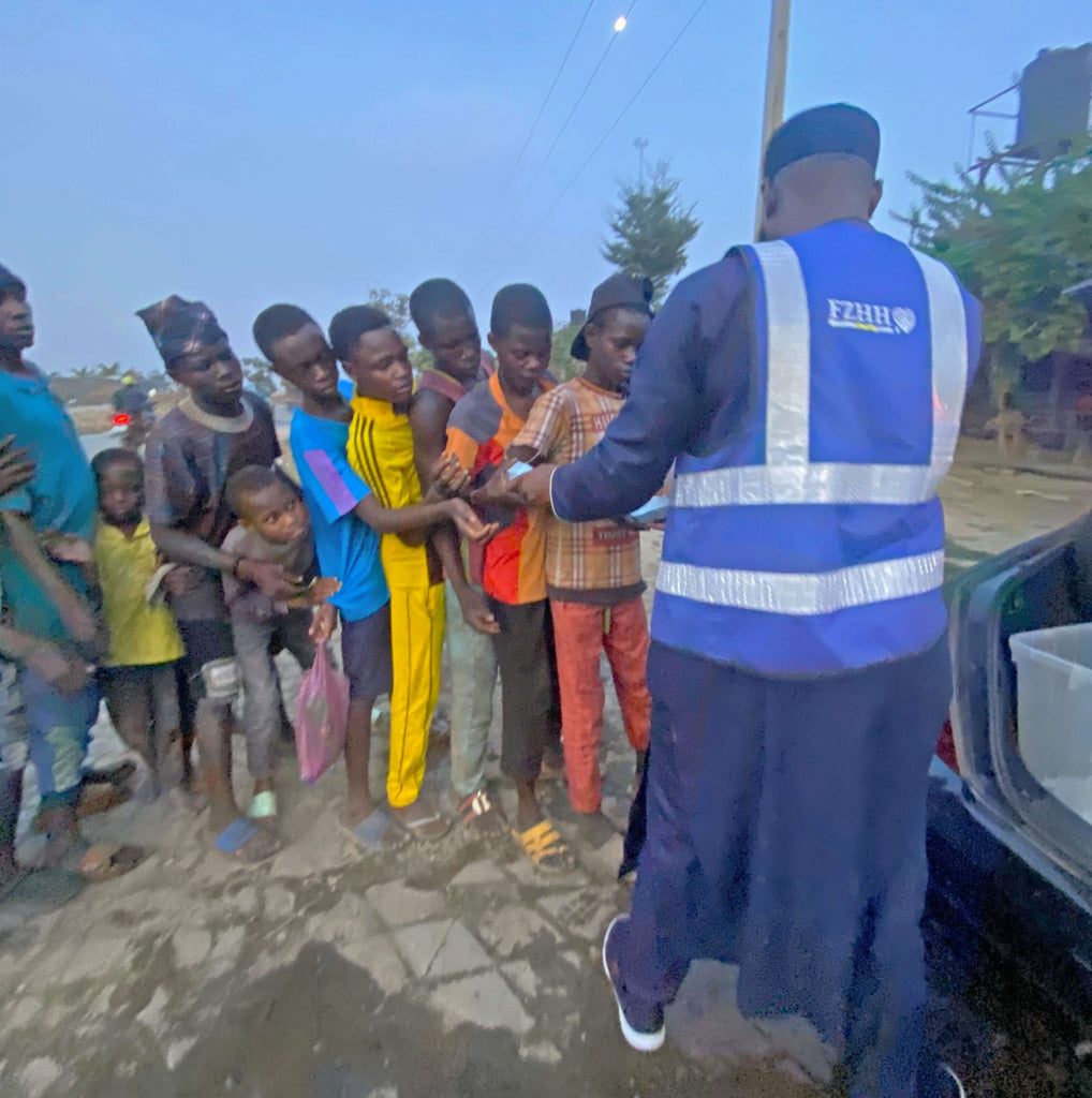 Abuja, Nigeria - Ramadan Day 10 - Participating in Month of Ramadan Appeal Program by Distributing Blessed 30 Day Ramadan Ration Kits for Suhoor & Iftar to  4+ Less Privileged Families & Hot Meals with Cold Drinks to 85+ Less Privileged People