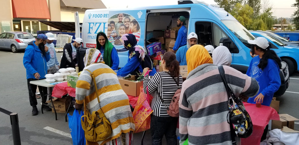 Vancouver, Canada - Participating in Mobile Food Rescue Program by Distributing Hot Meals, Fresh Juices, Fresh Produce & Essential Groceries to 240+ Families at Local Community's Muslim Food Bank