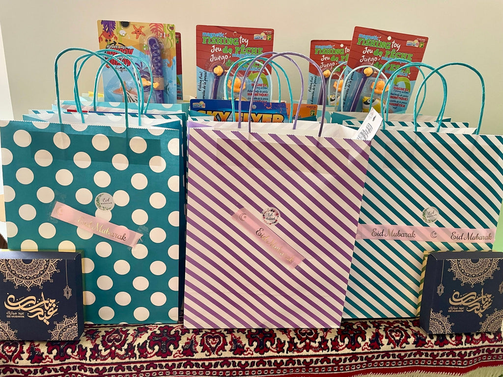 Vancouver, Canada - Participating in Month of Ramadan Appeal Program & Mobile Food Rescue Program by Collecting & Packaging Eid Gifts for 100+ Refugee Families at Local Community's Muslim Food Bank