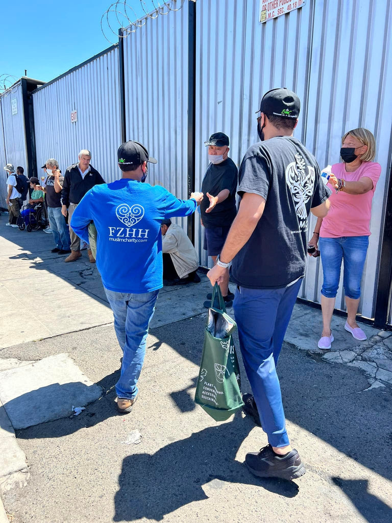Los Angeles, California - Honoring Ashura/Tenth Day of Holy Month of Muharram & Shahadat/Martyrdom of Sayyidina Imam Hussein (AS) & Martyrs (AS) of Karbala by Distributing Ice Cold Water to Skid Row Residents