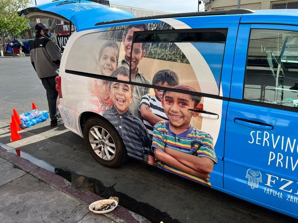 Honoring Nisf-E-Shab'an by Distributing Warm Pizza, Snacks & Water to Skid Row Residents – LA