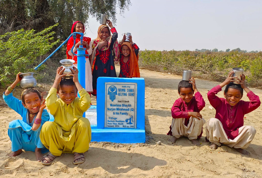 Sindh, Pakistan – Mawlana Shaykh  Nurjan Mirahmadi (Q) & his Family – FZHH Water Well# 2980