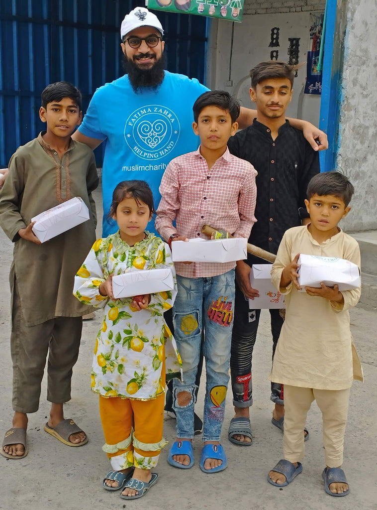 Lahore, Pakistan - Participating in Mobile Food Rescue Program by Distributing 40+ Lunch Boxes with Chips, Juice & Dessert to Less Privileged Children