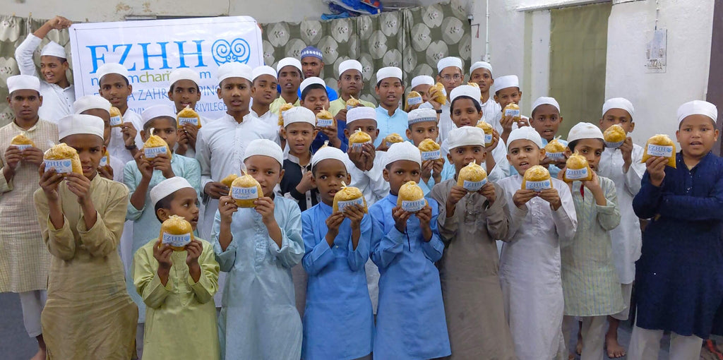 Hyderabad, India - Participating in Mobile Food Rescue Program by Distributing 150+ Hot Meals to Madrasa Students, Homeless & Less Privileged Families