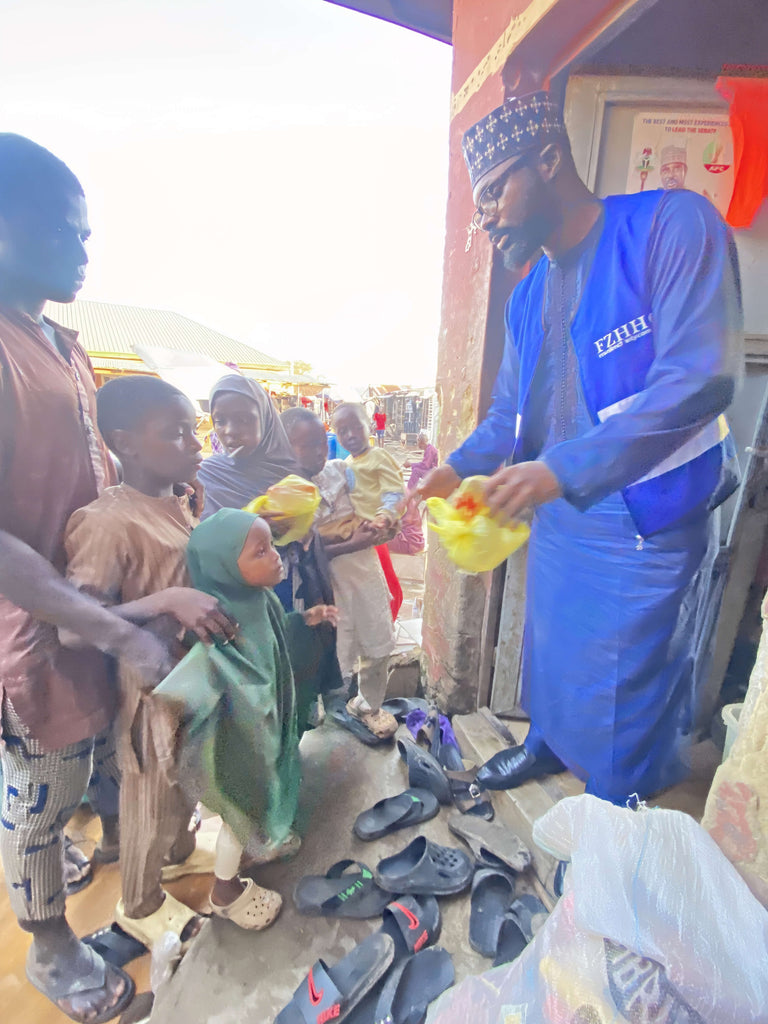 Abuja, Nigeria - Participating in Mobile Food Rescue Program by Preparing, Packaging & Distributing Freshly Cooked Hot Meals & Water to 72+ Less Privileged Children & Men