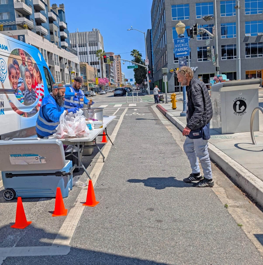 Los Angeles, California - Participating in Mobile Food Rescue Program by Serving 100+ Hot Meals with Bread & Water to Local Community's Homeless & Less Privileged People