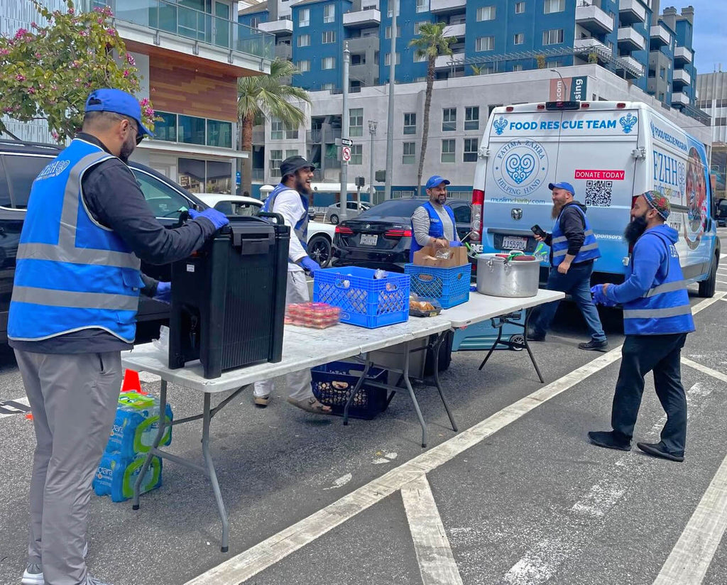 Los Angeles, California - Participating in Our Mobile Food Rescue Program by Serving 150+ Hot Meals with Bread, Water & Desserts to Local Community's Homeless & Less Privileged People