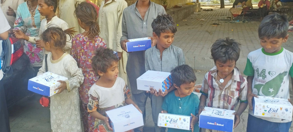 Lahore, Pakistan - Participating in Our Mobile Food Rescue Program by Distributing 40+ Hot Lunch Boxes with Juices & Desserts to Homeless & Less Privileged Children