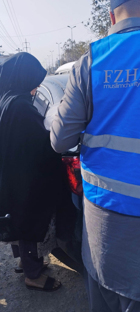 Lahore, Pakistan - Participating in Our Mobile Food Rescue Program by Distributing 50+ Hot Biryani Boxes & Candies to Homeless & Less Privileged Children