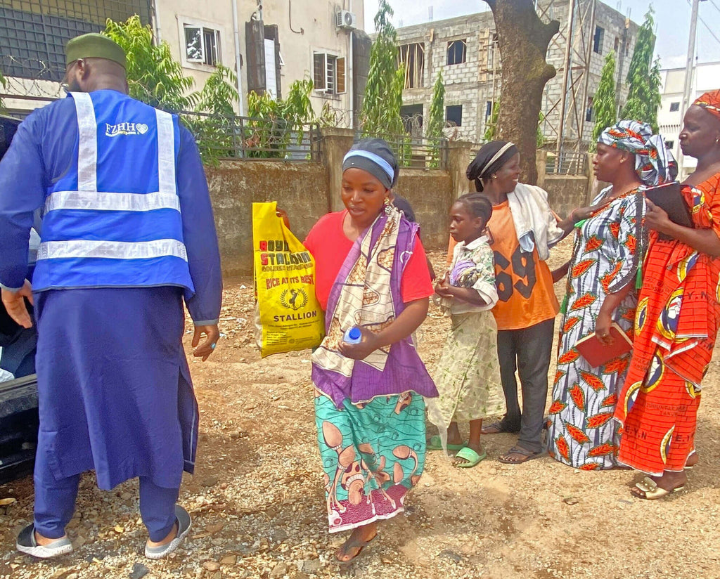 Abuja, Nigeria - Participating in Mobile Food Rescue Program by Distributing 13+ Rice Bags, 10+ Footwear & Lots of Candies to Less Privileged Children & Women at Local Community's Internally Displaced Camp