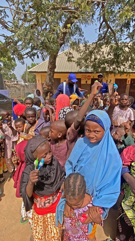 Abuja, Nigeria - Participating in Mobile Food Rescue Program by Distributing 20+ Rice Bags, 10+ Footwear & 200+ Candies to Less Privileged Children & Women at Local Community's Internally Displaced Camp