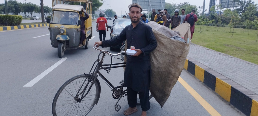 Food Distribution Activity in Lahore, Pakistan - Apr 8, 2026