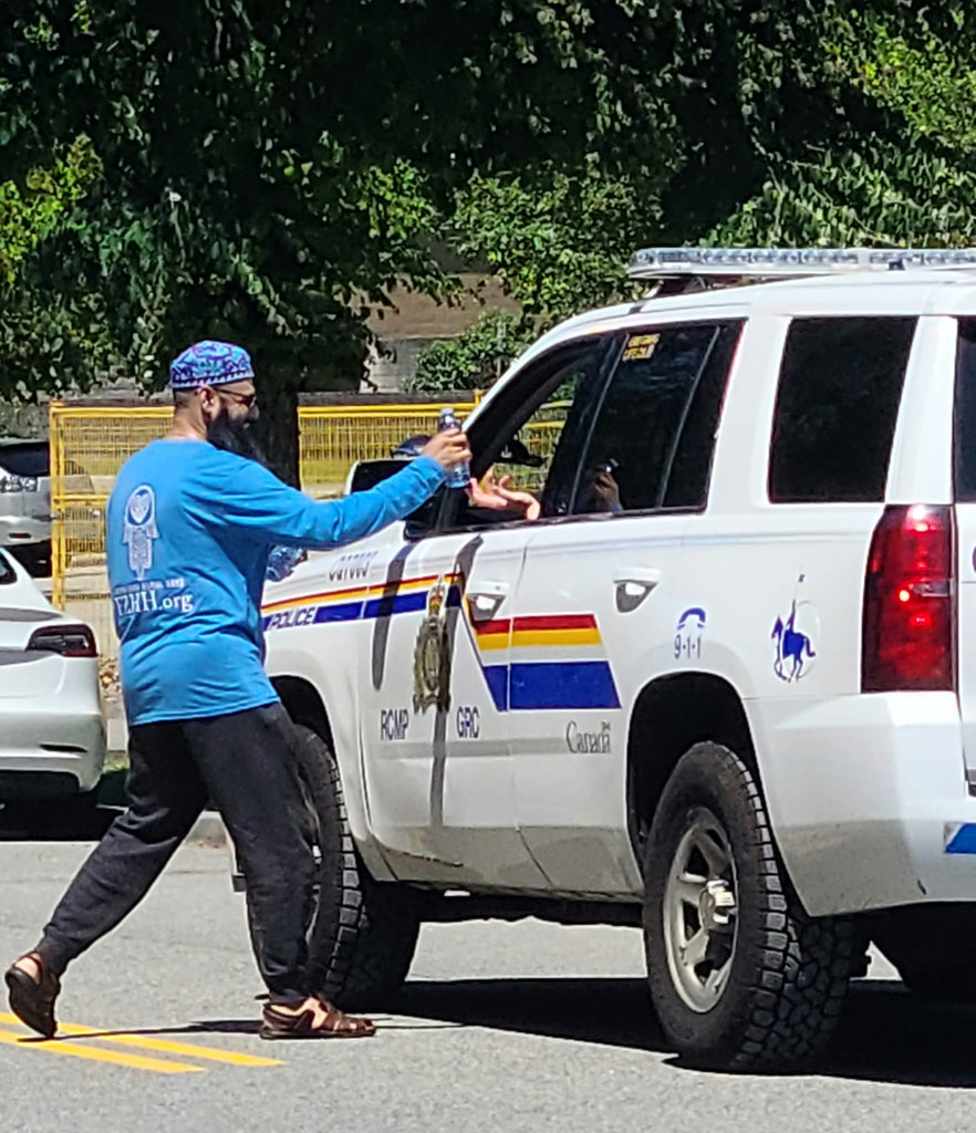 Canada - Honoring URS/Union of Mawlana Shaykh Ali ar-Ramitani ق ع & Imam Shamil ع by Distributing Cold Water Bottles to Community Members During Heat Wave