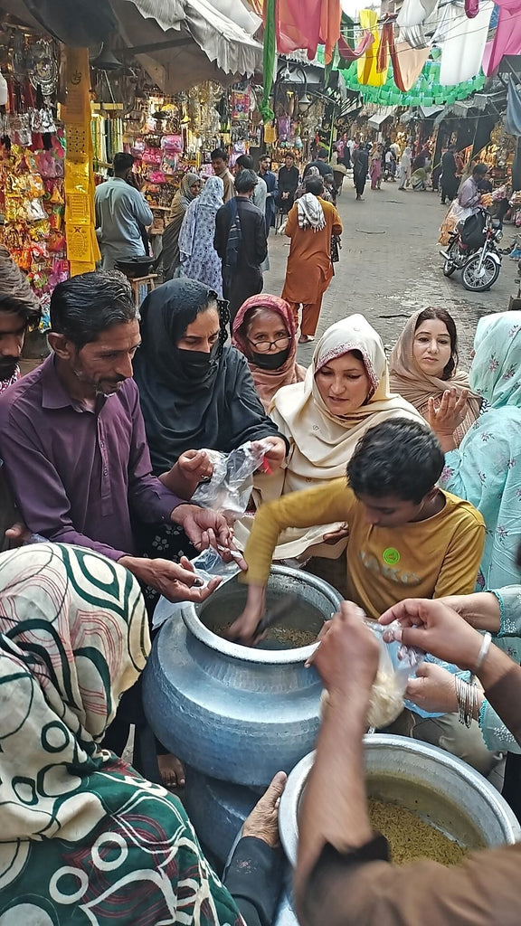 Lahore, Pakistan - Participating in Mobile Food Rescue Program by Distributing Hot Rice Meals to 100+ Less Privileged People at Local Community's Holy Shrine