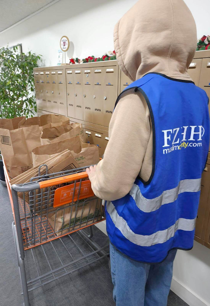 Vancouver, Canada - Participating in Mobile Food Rescue Program by Rescuing & Distributing Fresh Fruits & Vegetables to Local Elderly Community & Less Privileged People